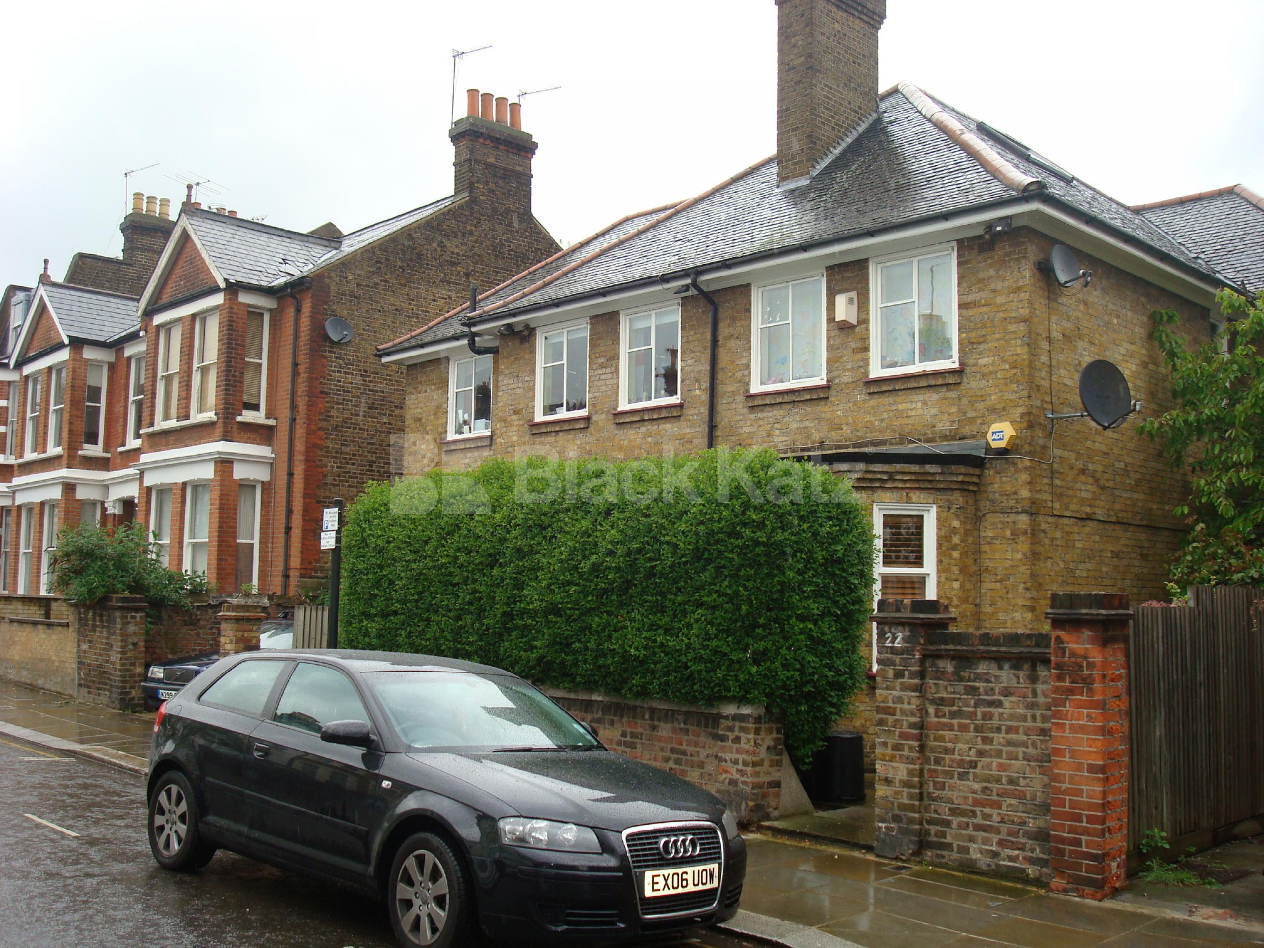 			New Instruction, Studio Apartment, 1 bath, 1 reception Flat			 Brewster Gardens, LABROOKE GROVE W10